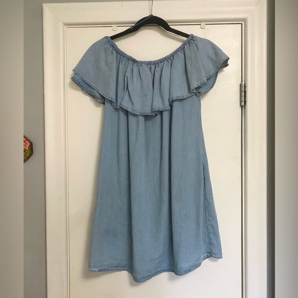 Off the shoulder dress - Picture 2 of 5